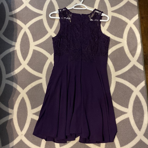 Dress with lace detailing - Picture 2 of 3